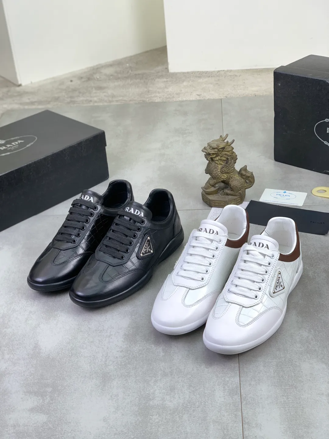 Men's Men's Shoes P400💰[New Style] The latest classic model of high-quality PRADA breathable and comfortable men's shoes has been launched on the official website, 1:1 replica, synchronized in Hong Kong, and on the same catwalk; all made of calfskin with breathable mesh fabric ➕Imported softness Comfortable sheepskin lining, 🍡🍡original rubber outsole, non-slip and wear-resistant; comfortable to wear, attractive style, fine workmanship, and simple and neat shoe last, showing a man's courage and toughness, 👍size 38 to 44; black White 🉑️Choose